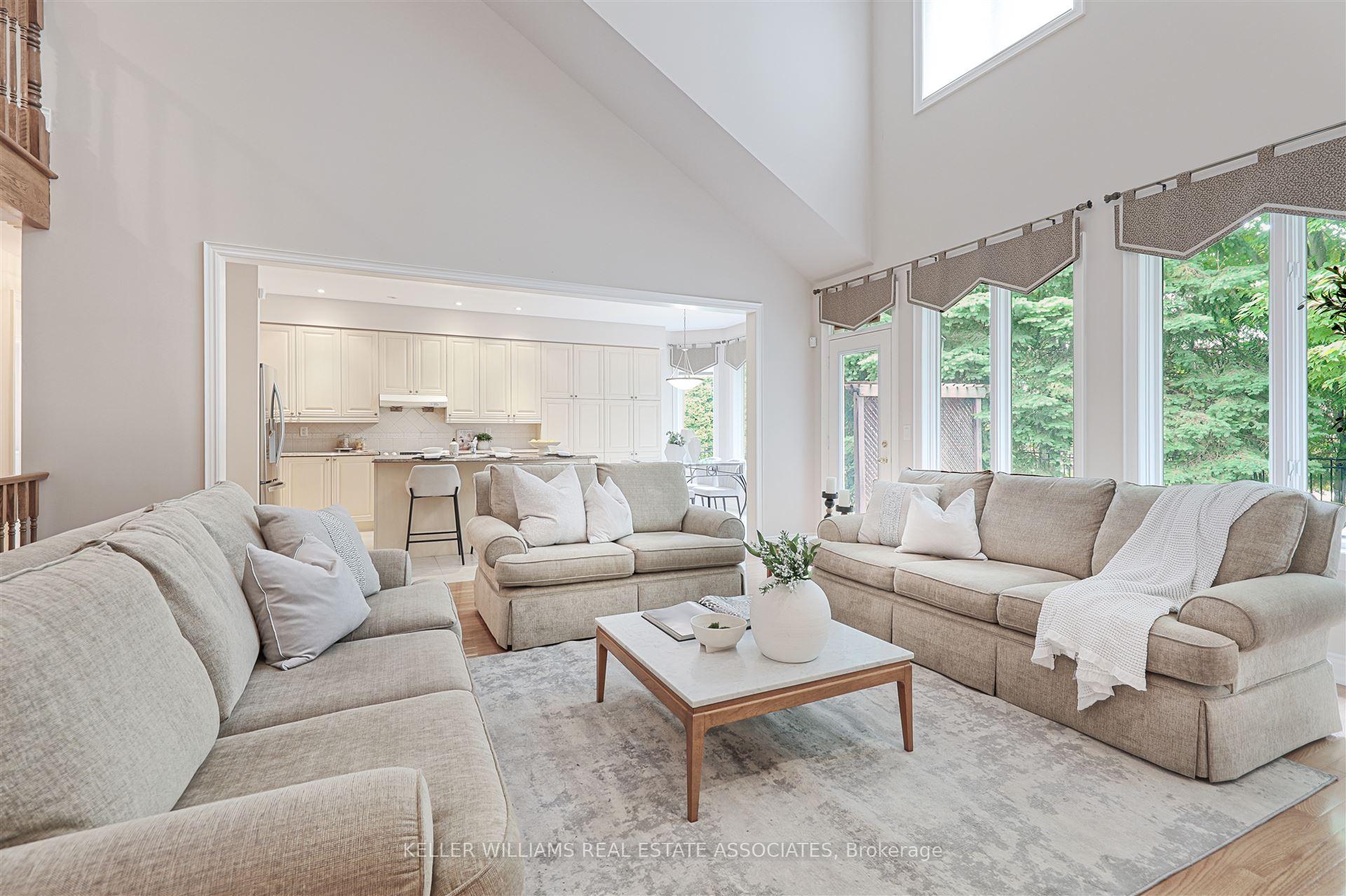 2 Bedrooms Condo at 726 Hidden Grove, Mississauga For sale