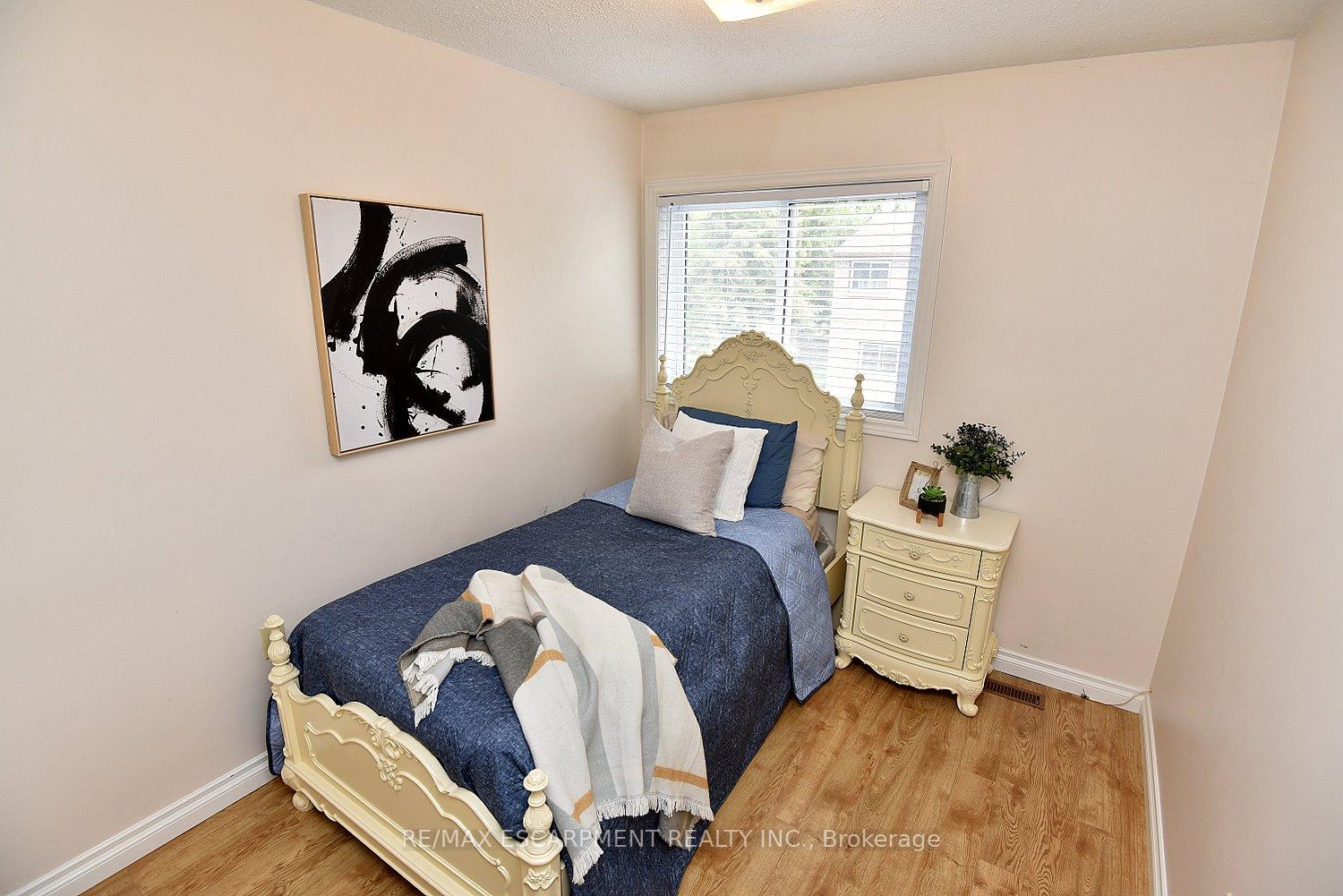4 Bedrooms Condo at 250 Magnolia, Hamilton For sale