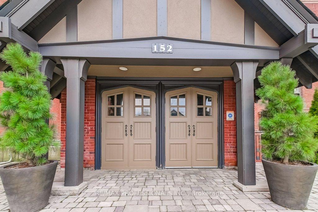 2 Bedrooms Condo at 152 Annette,  Toronto For sale