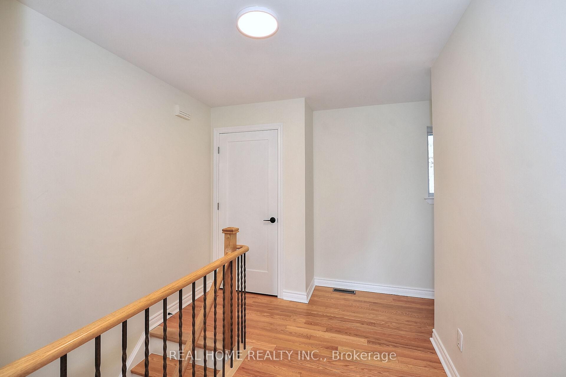 2 Bedrooms Condo at 10 Farina Mill,  Toronto For sale