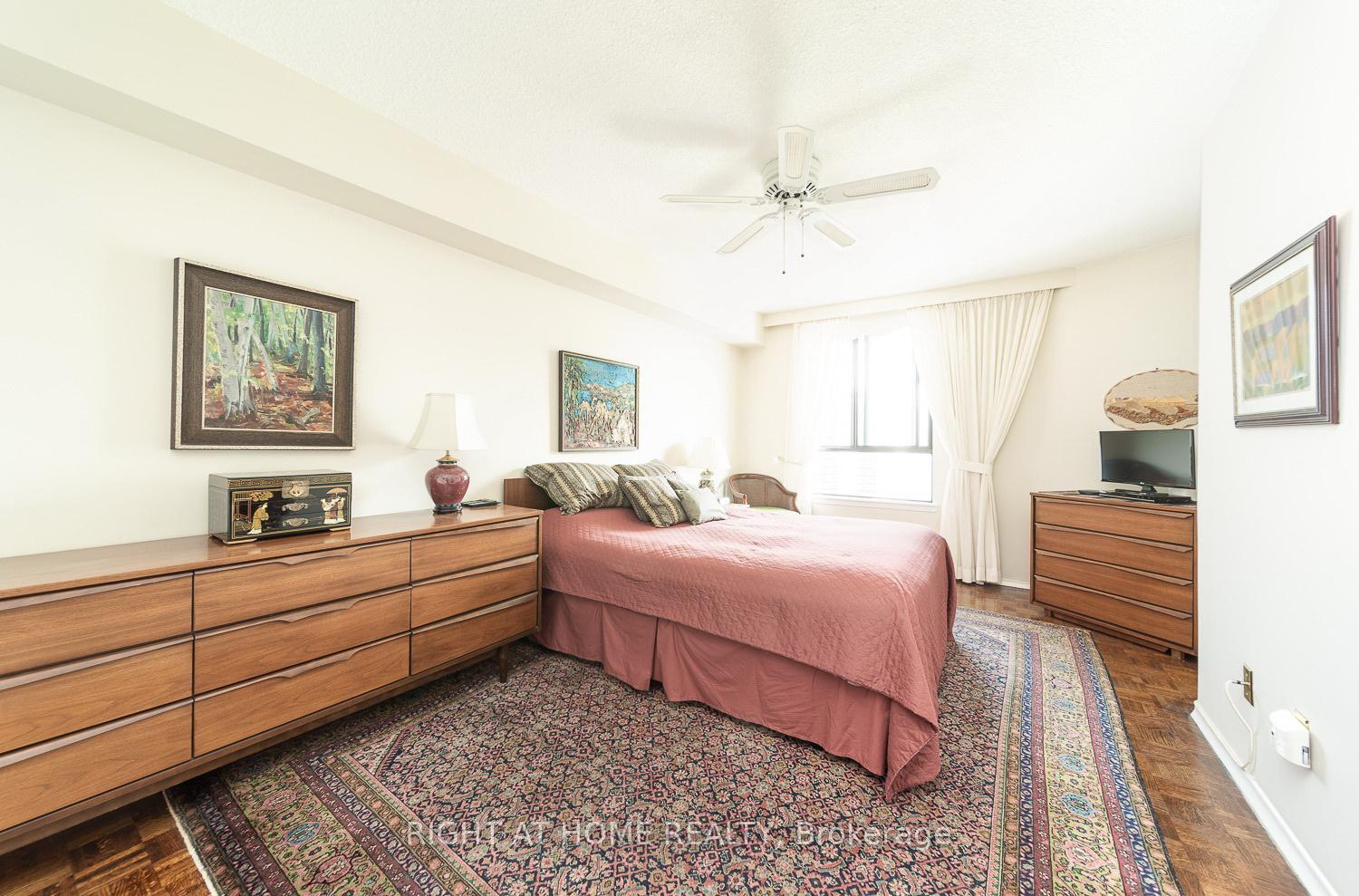 2 Bedrooms Condo at 296 Mill, Toronto For sale