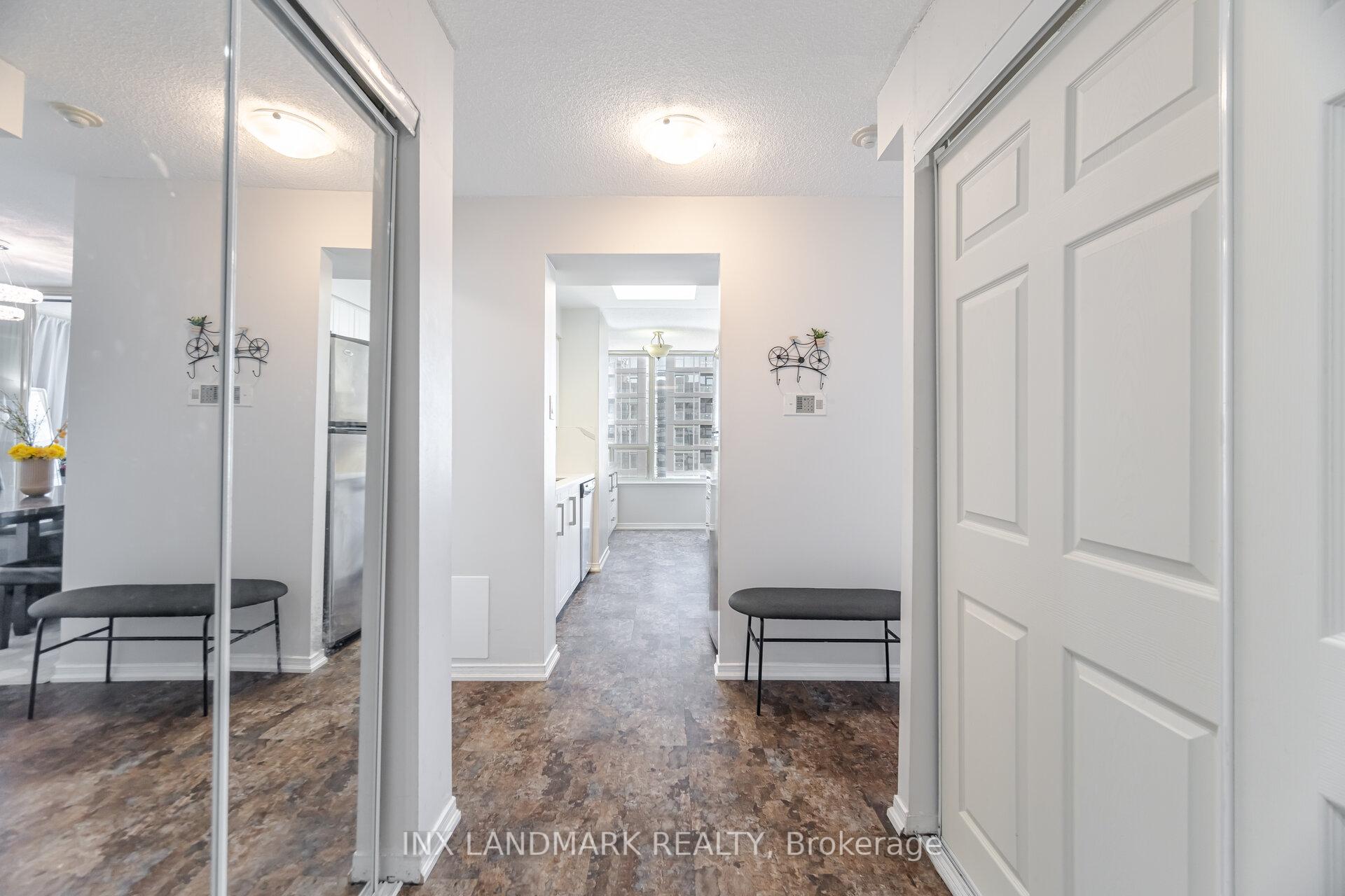 3 Bedrooms Condo at 330 Rathburn, Mississauga For sale