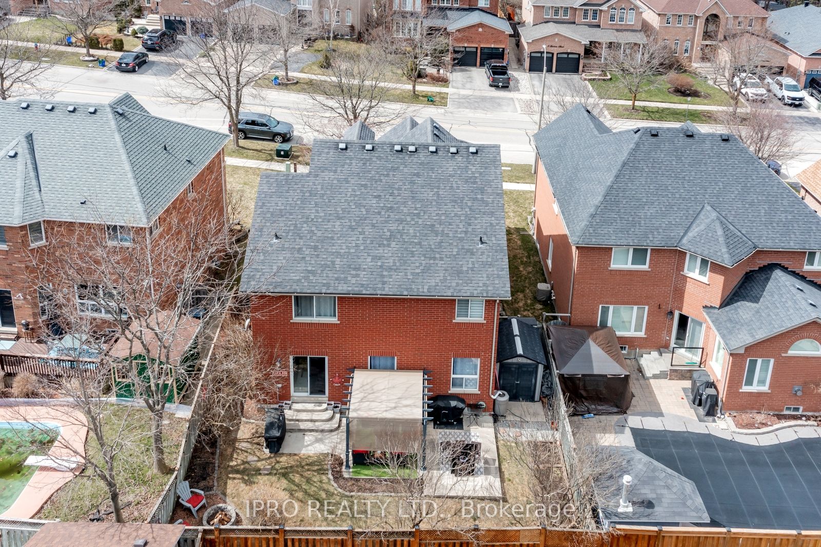 10 Berton Boulevard