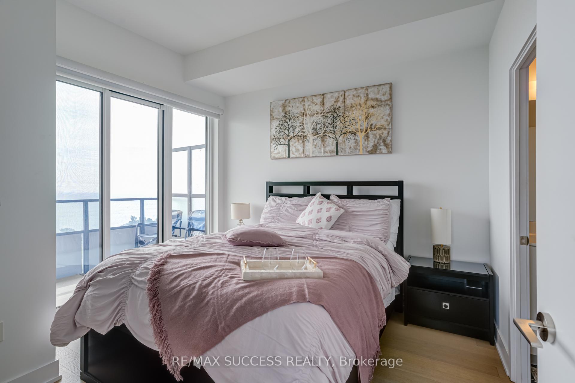 3 Bedrooms Condo at 20 Shore breeze, Toronto For sale
