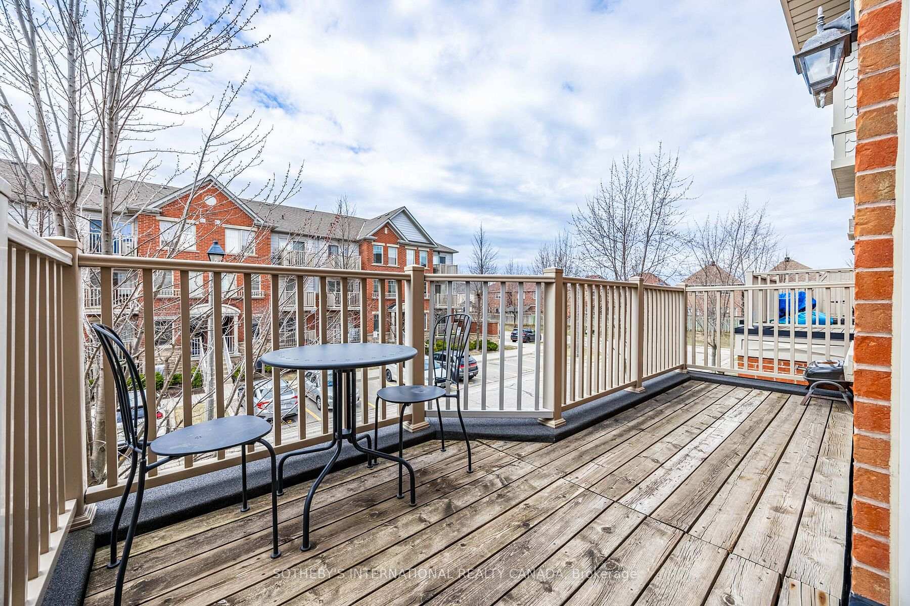 4 Bedrooms Condo at 5700 Tosca, Mississauga For sale