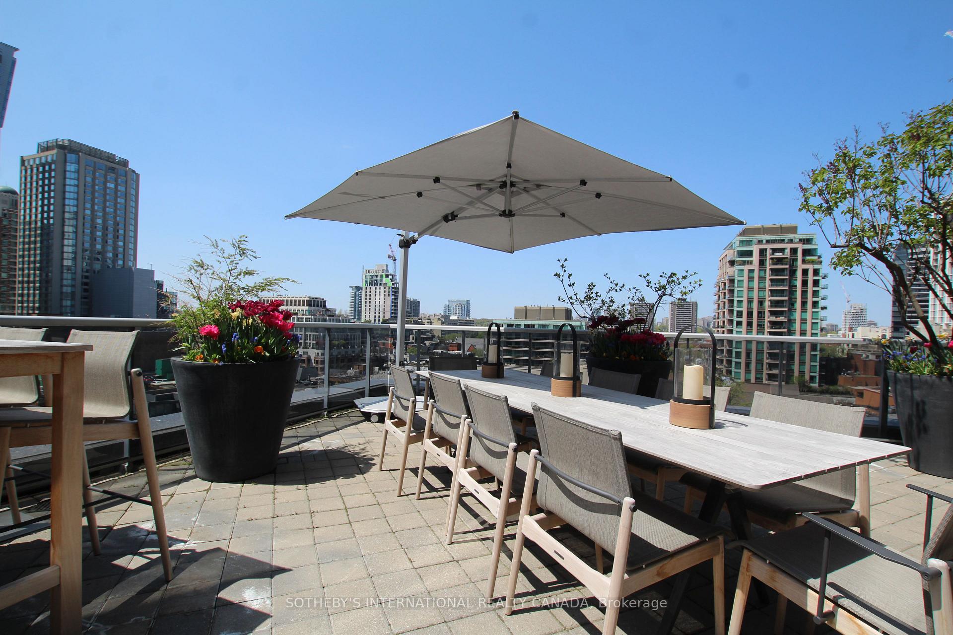 3 Bedrooms Condo at 10 Bellair, Toronto For sale