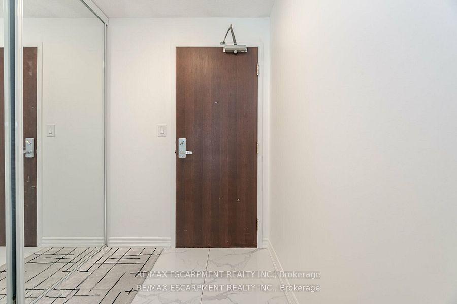 1 Bedroom Condo at 335 Rathburn, Mississauga For sale