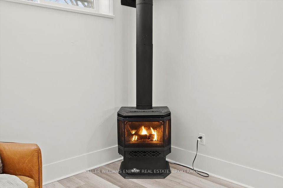 https://trreb-image.ampre.ca/4On74lmoXit9dpeHI2FRrx63I6Qj6hmM46H3obuVw9U/rs:fit:960:960/wm:.5:so:0:50:.4/wmsh:10/wmt:PHNwYW4gZm9yZWdyb3VuZD0nd2hpdGUnIGZvbnQ9JzY4Jz5LRUxMRVIgV0lMTElBTVMgRU5FUkdZIFJFQUwgRVNUQVRFLCBCUk9LRVJBR0U8L3NwYW4-/L3RycmViL2xpc3RpbmdzLzQwLzYyLzc1Lzk0L3AvZDAxZmUwMDktMzk1MC00MzRhLWE5NTMtNjdkNzMxYWI4NTMxLmpwZw.jpg