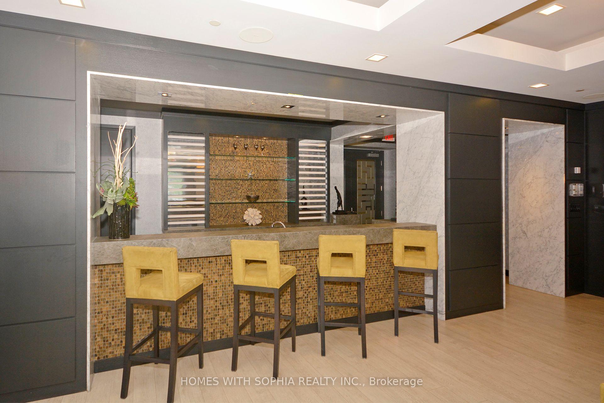 2 Bedrooms Condo at 18 Graydon Hall, Toronto For sale