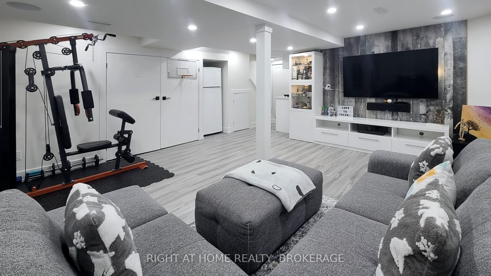 4 Bedrooms Condo at 4193 Longmoor, Burlington For sale