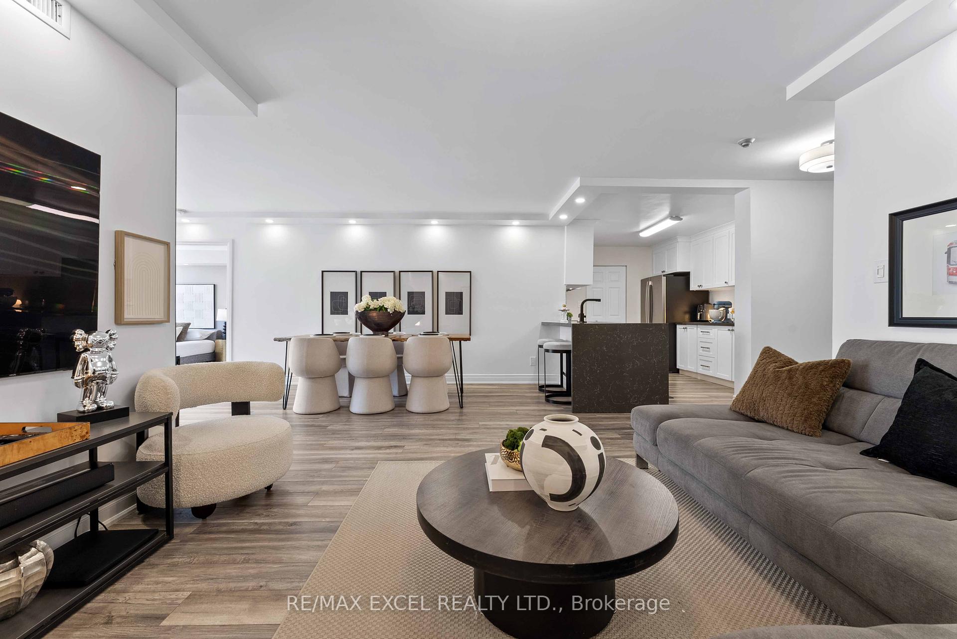3 Bedrooms Condo at 30 Greenfield, Toronto For sale