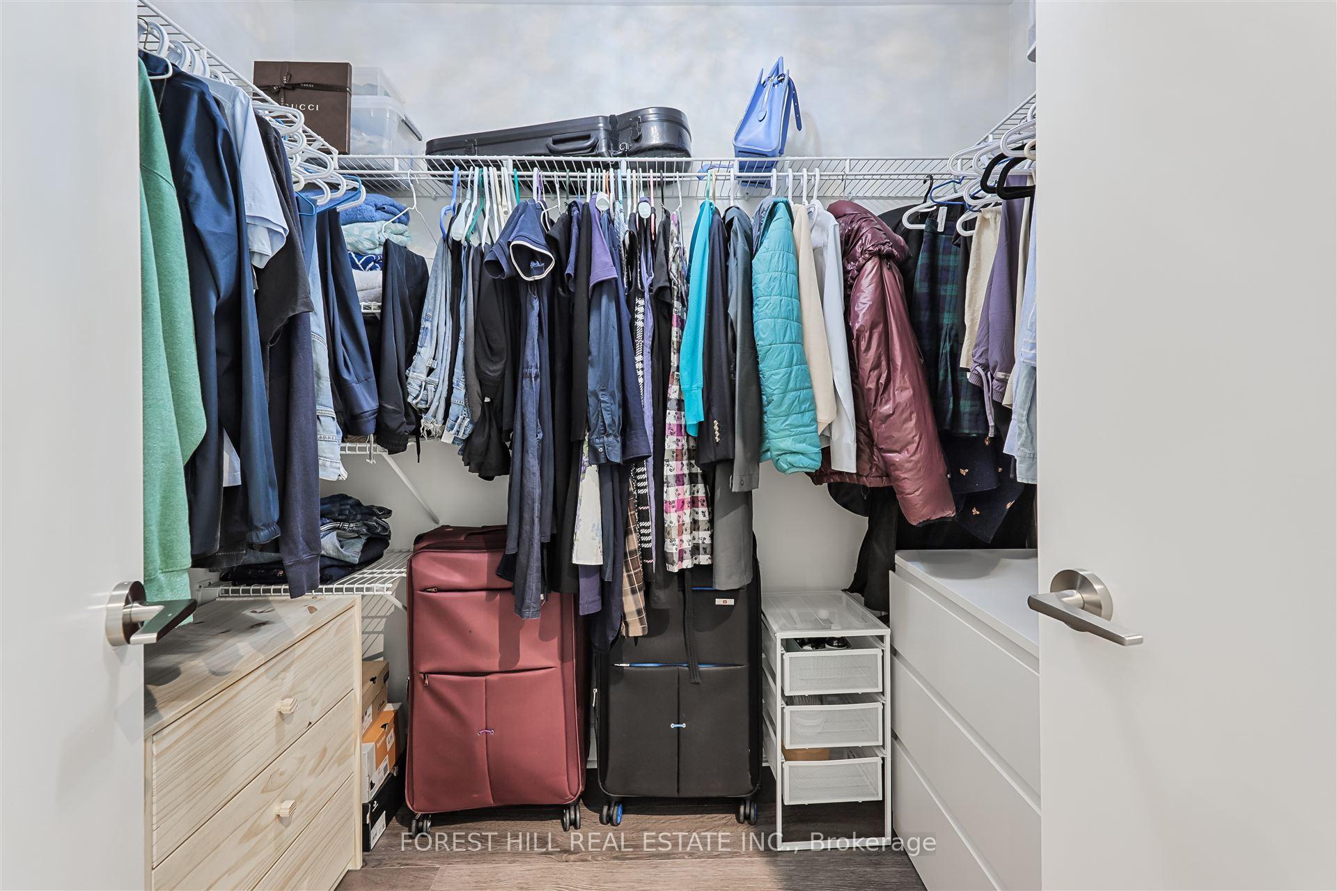 4 Bedrooms Condo at 35 Brian Peck, Toronto For sale