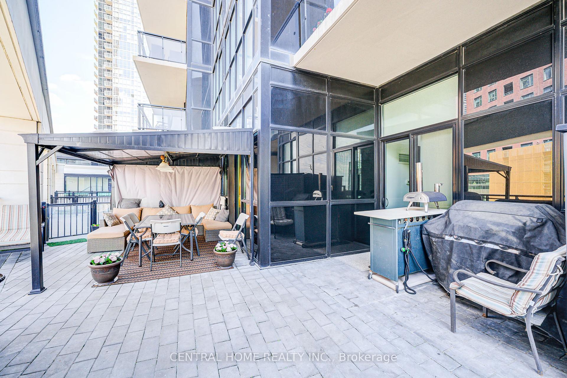 2 Bedrooms Condo at 2910 Highway 7, Vaughan For sale