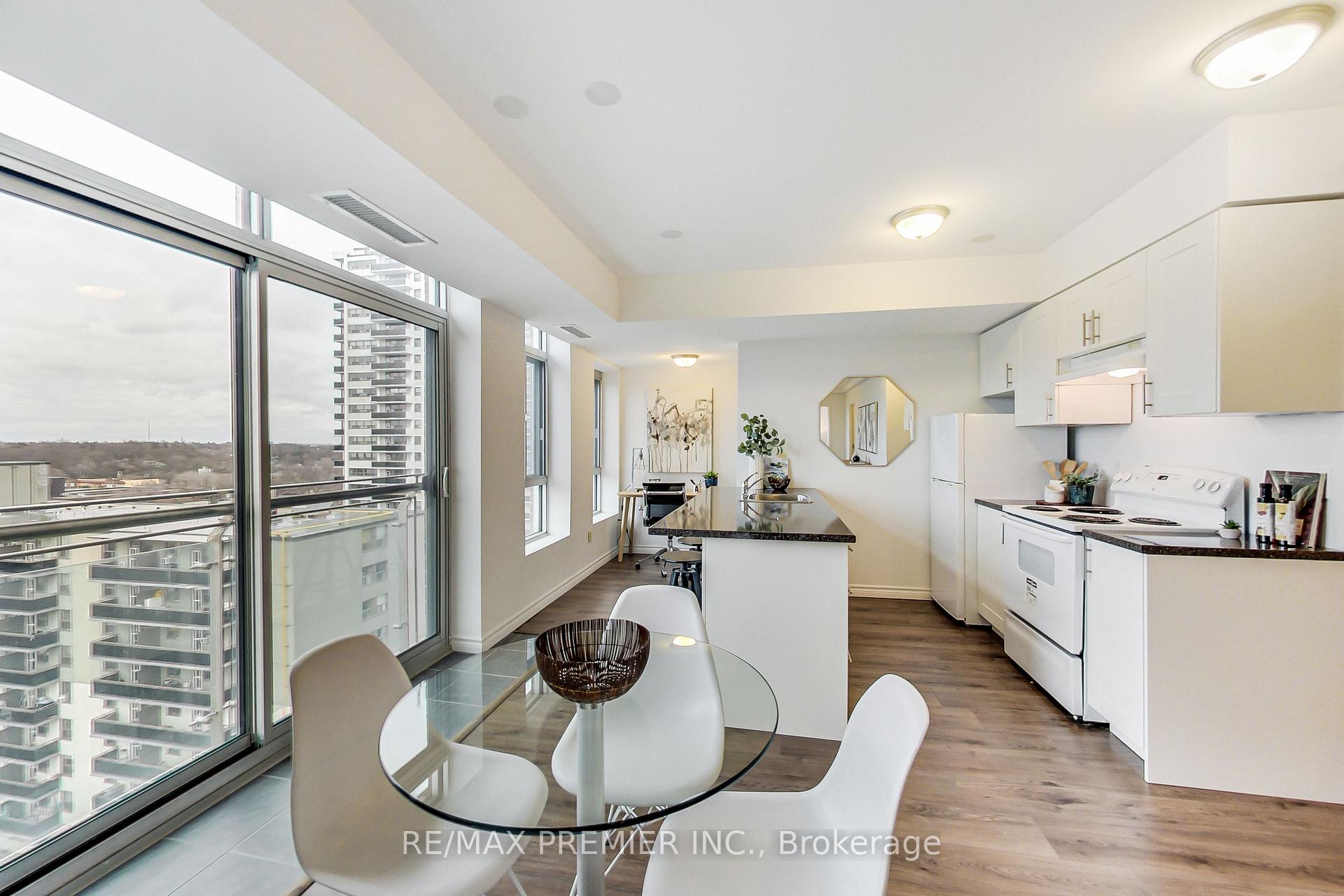 3 Bedrooms Condo at 15 Maplewood, Toronto For sale