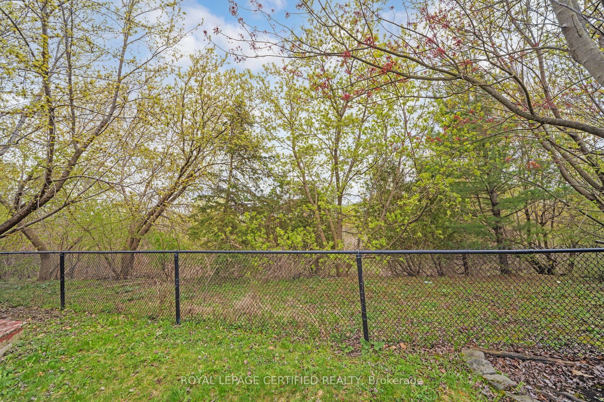 12 Sunnybrook Crescent