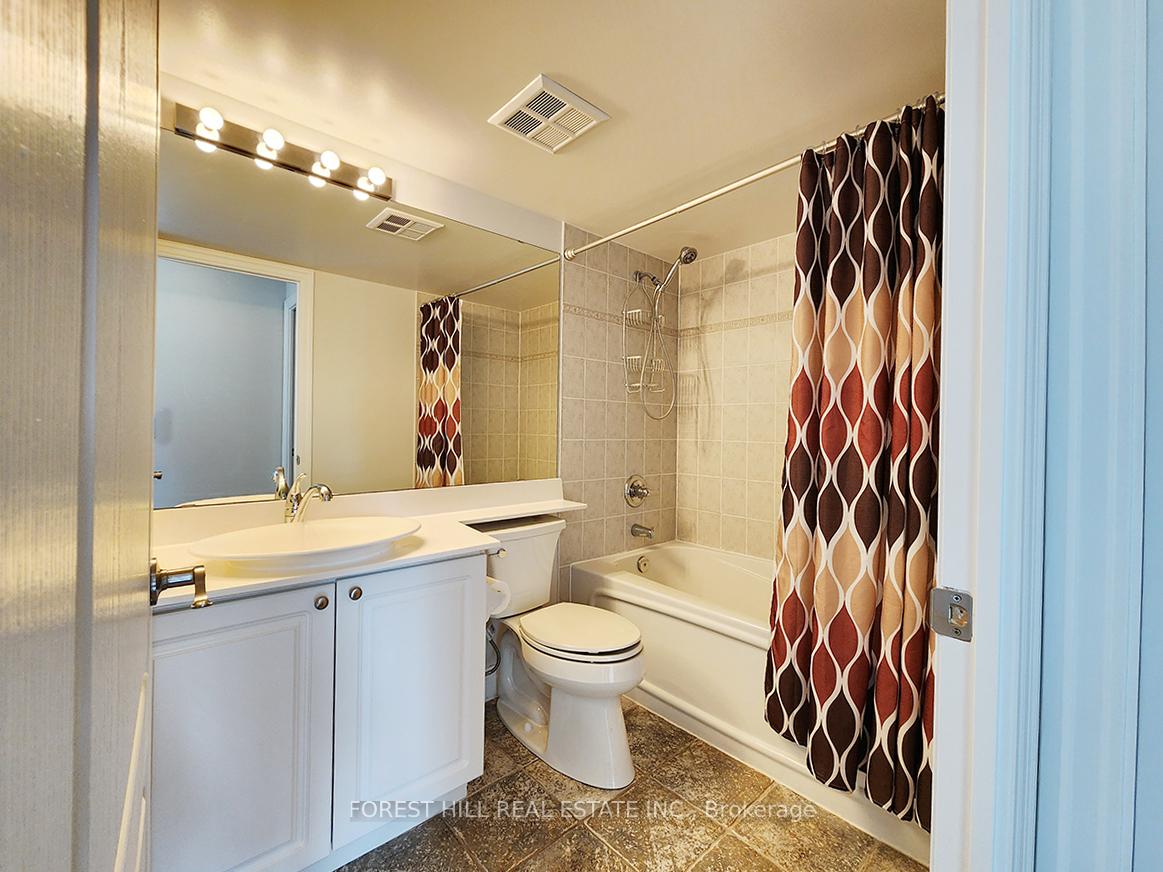 3 Bedrooms Condo at 21 Hillcrest, Toronto For sale