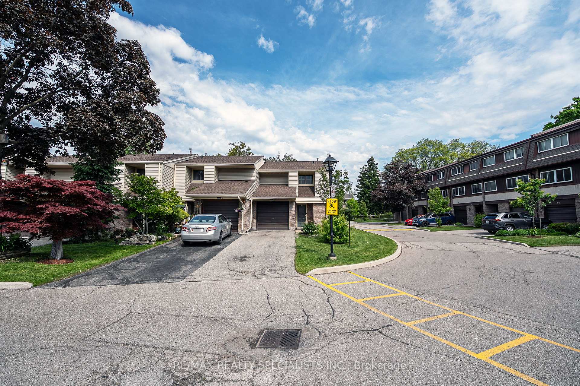 4 Bedrooms Condo at 7430 Copenhagen, Mississauga For sale