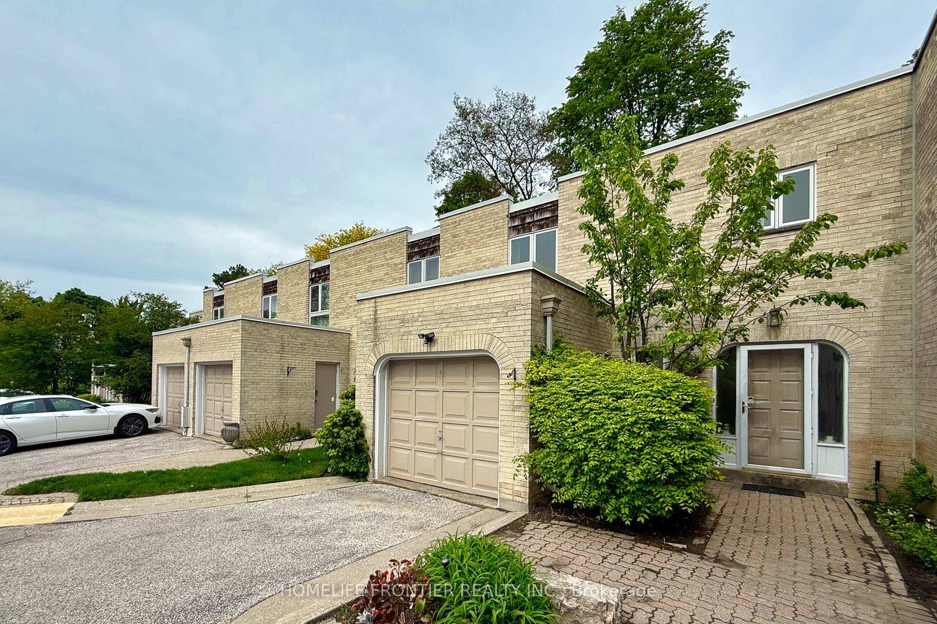 3 Bedrooms Condo at 21 Cartwheel Mill, Toronto For sale