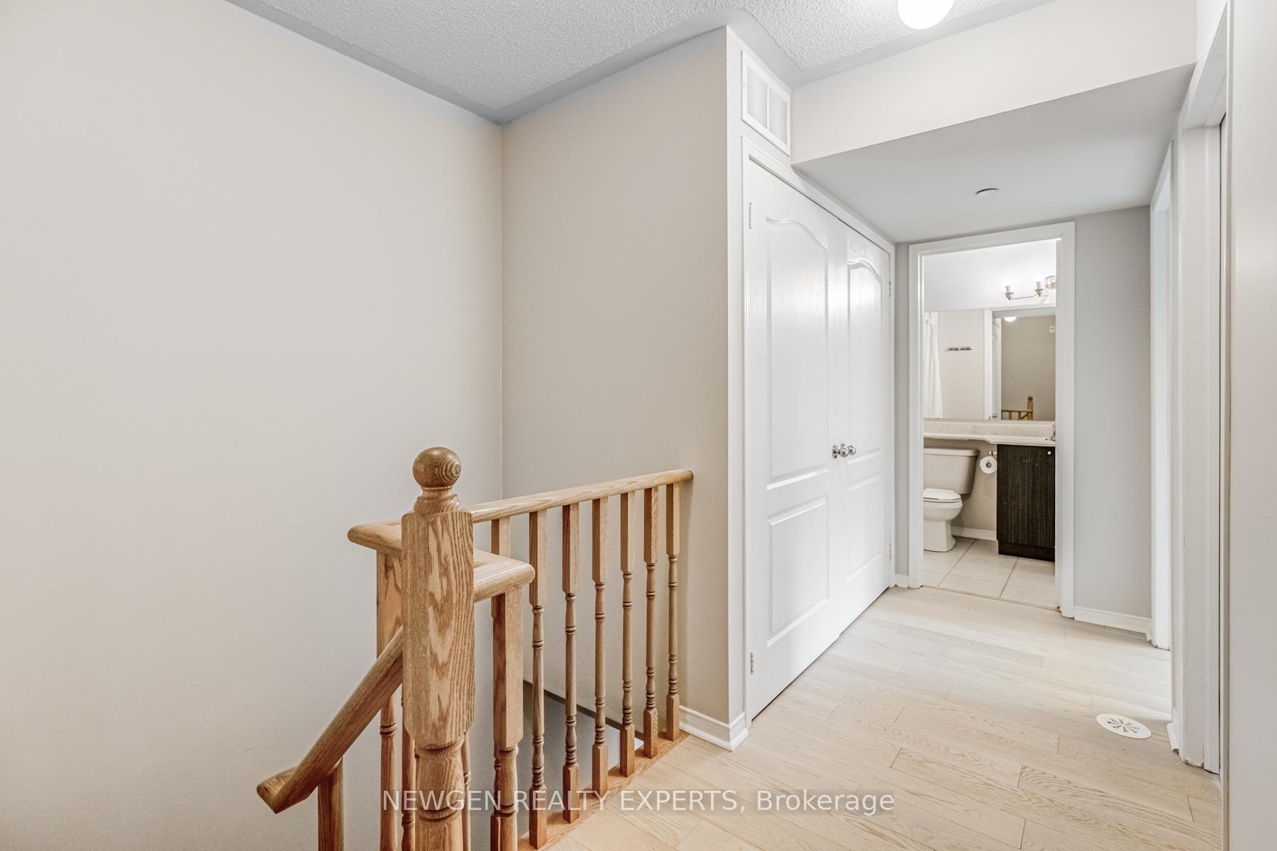 2 Bedrooms Condo at 51 Hays, Oakville For sale