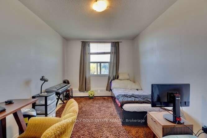 3 Bedrooms Condo at 49 Queen, Mississauga For sale