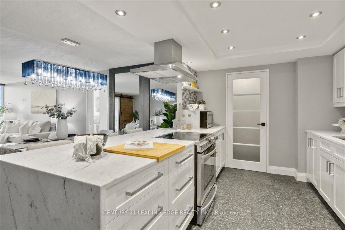 3 Bedrooms Condo at 131 TORRESDALE,  Toronto For sale