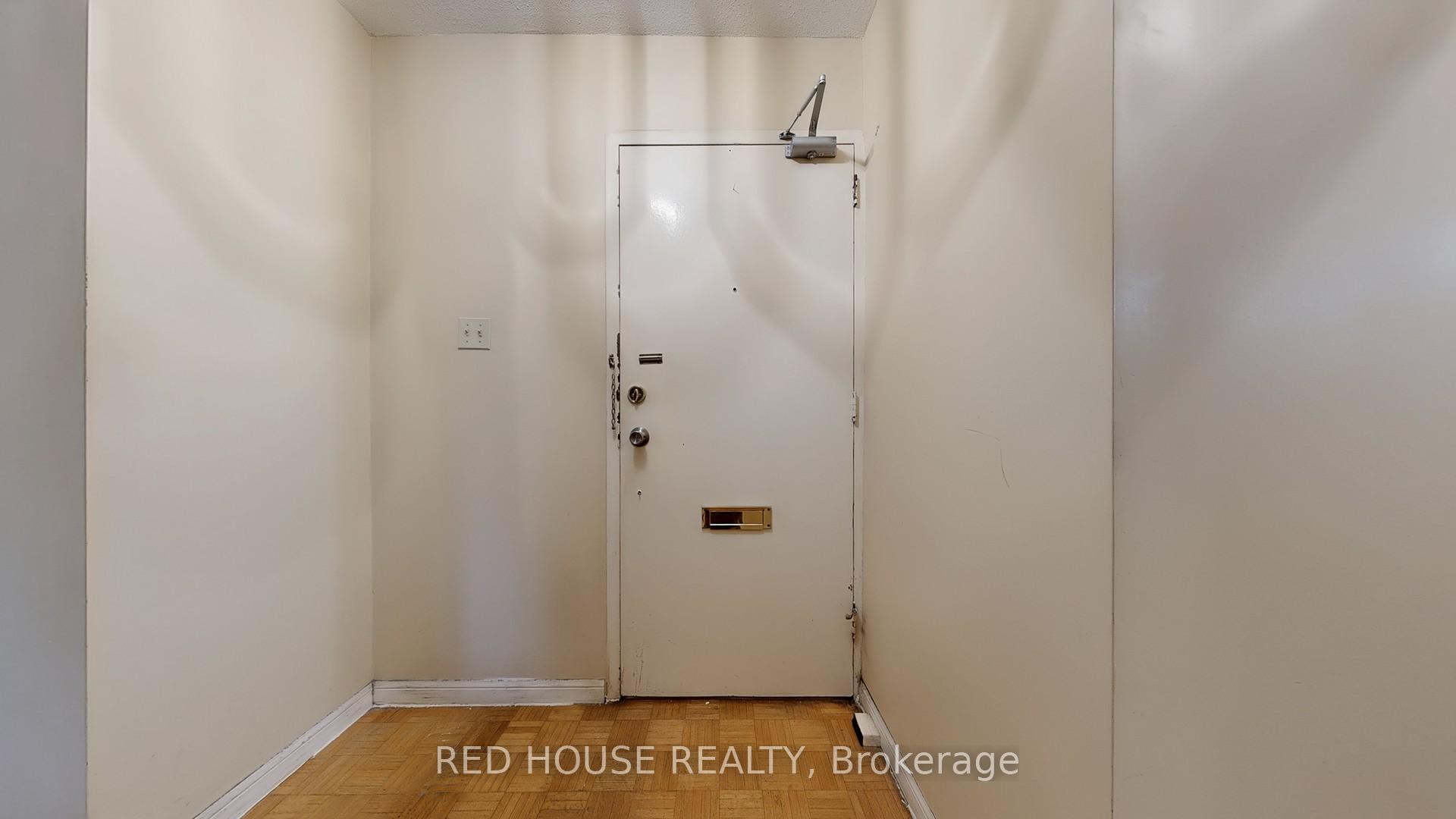 2 Bedrooms Condo at 5 Frith, Toronto For sale