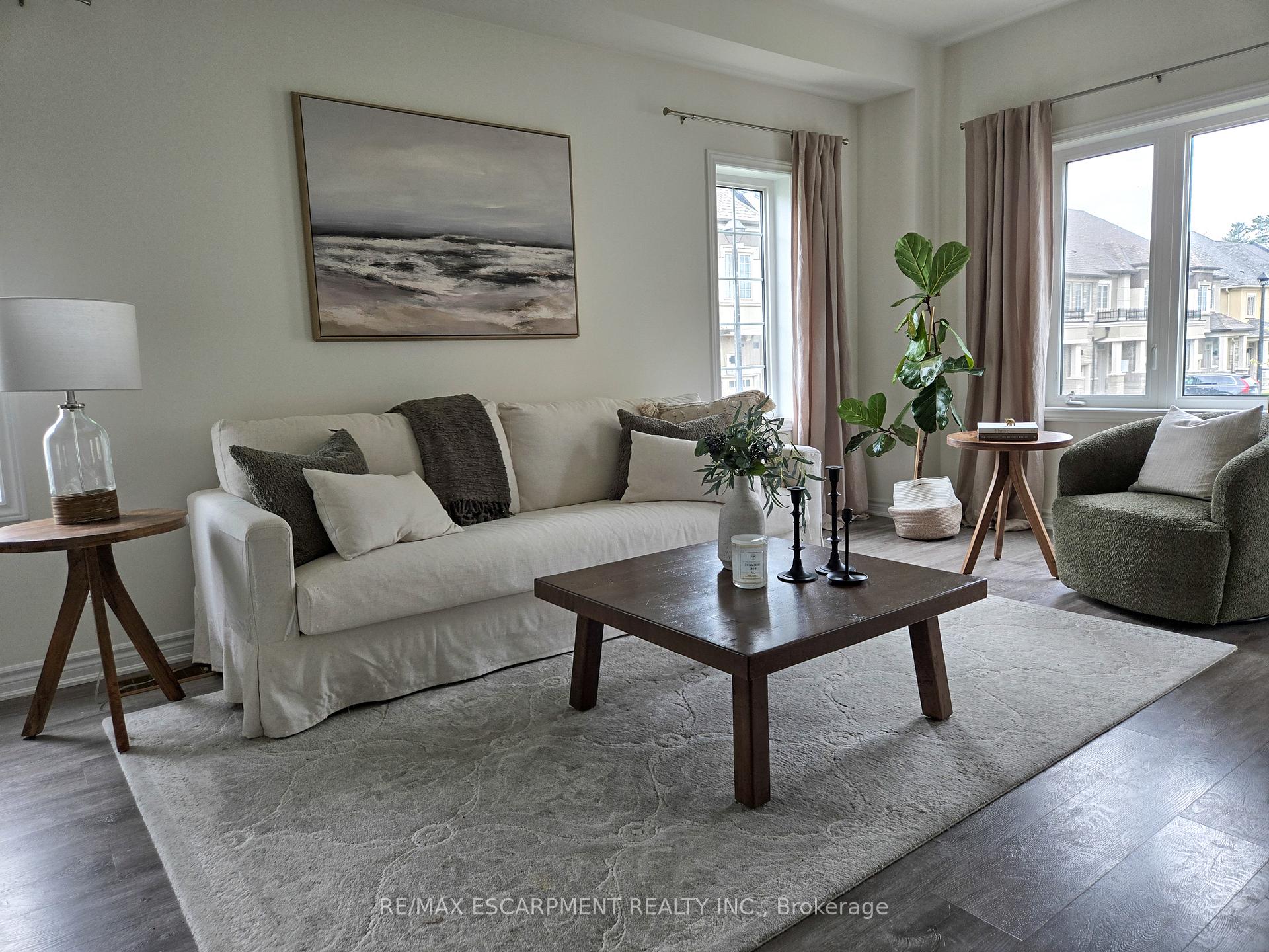 3 Bedrooms Condo at 305 Garner, Hamilton For sale
