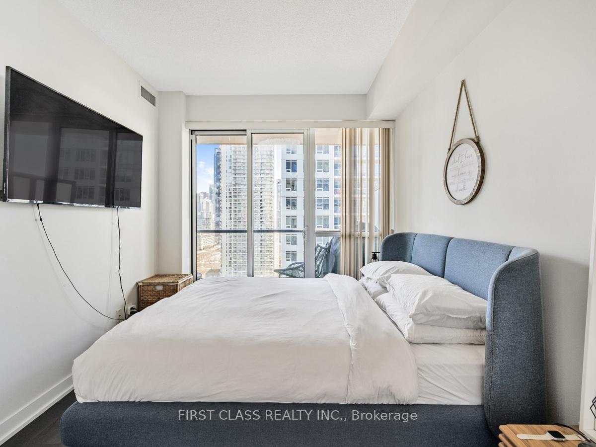 2 Bedrooms Condo at 20 Bruyeres,  Toronto For sale