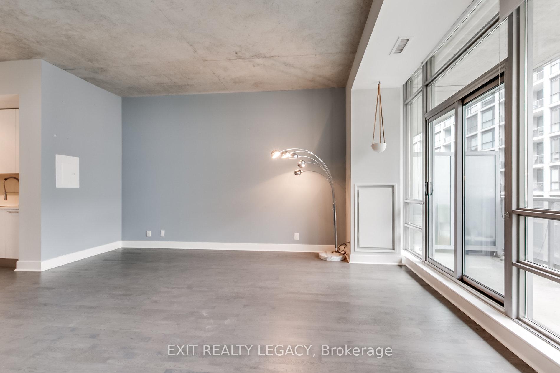 1 Bedroom Condo at 399 Adelaide,  Toronto For sale