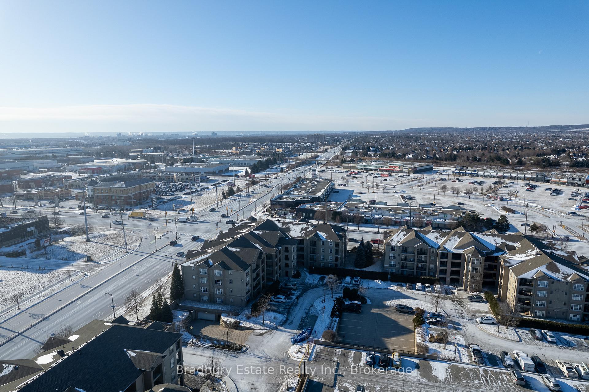 2 Bedrooms Condo at 2045 Appleby,  Burlington For sale