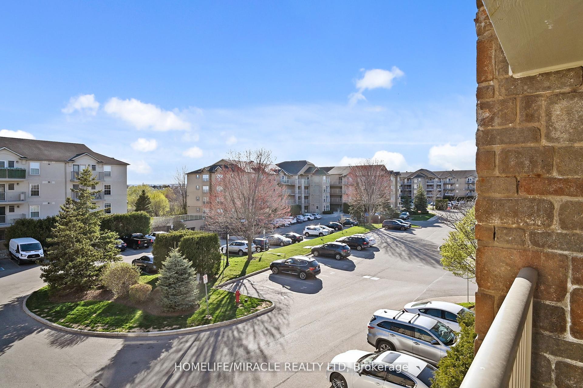 2 Bedrooms Condo at 1440 Bishops, Oakville For sale