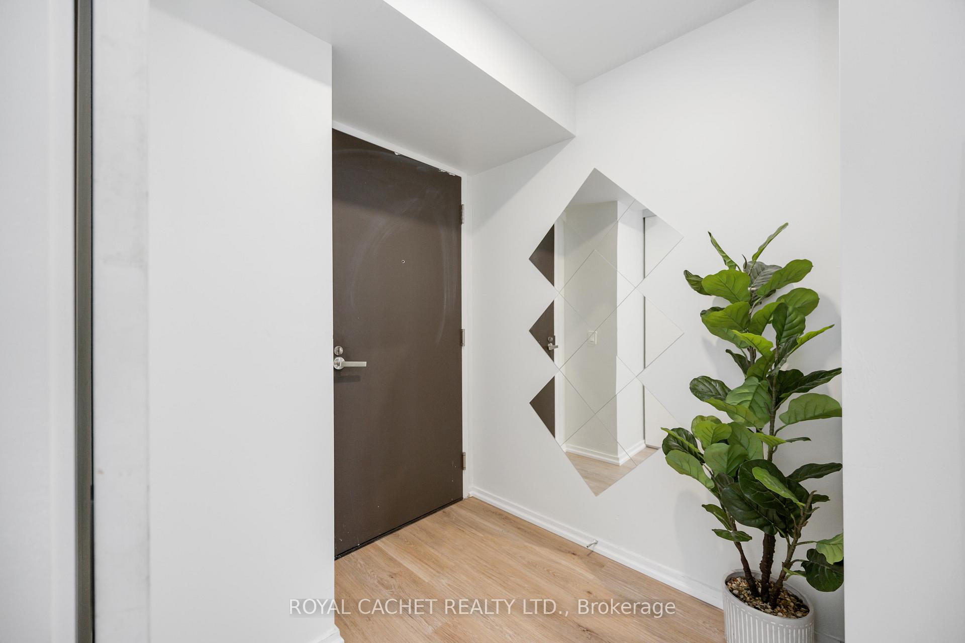 2 Bedrooms Condo at 197 Yonge,  Toronto For sale