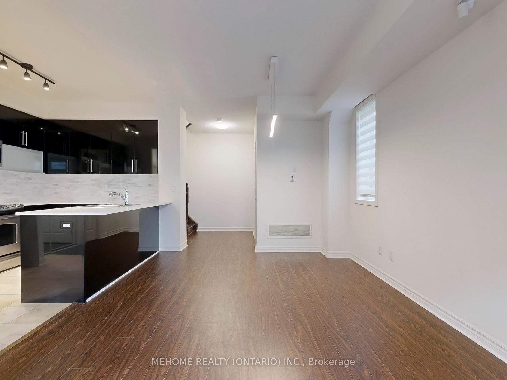 3 Bedrooms Condo at 7 Brighton, Vaughan For sale