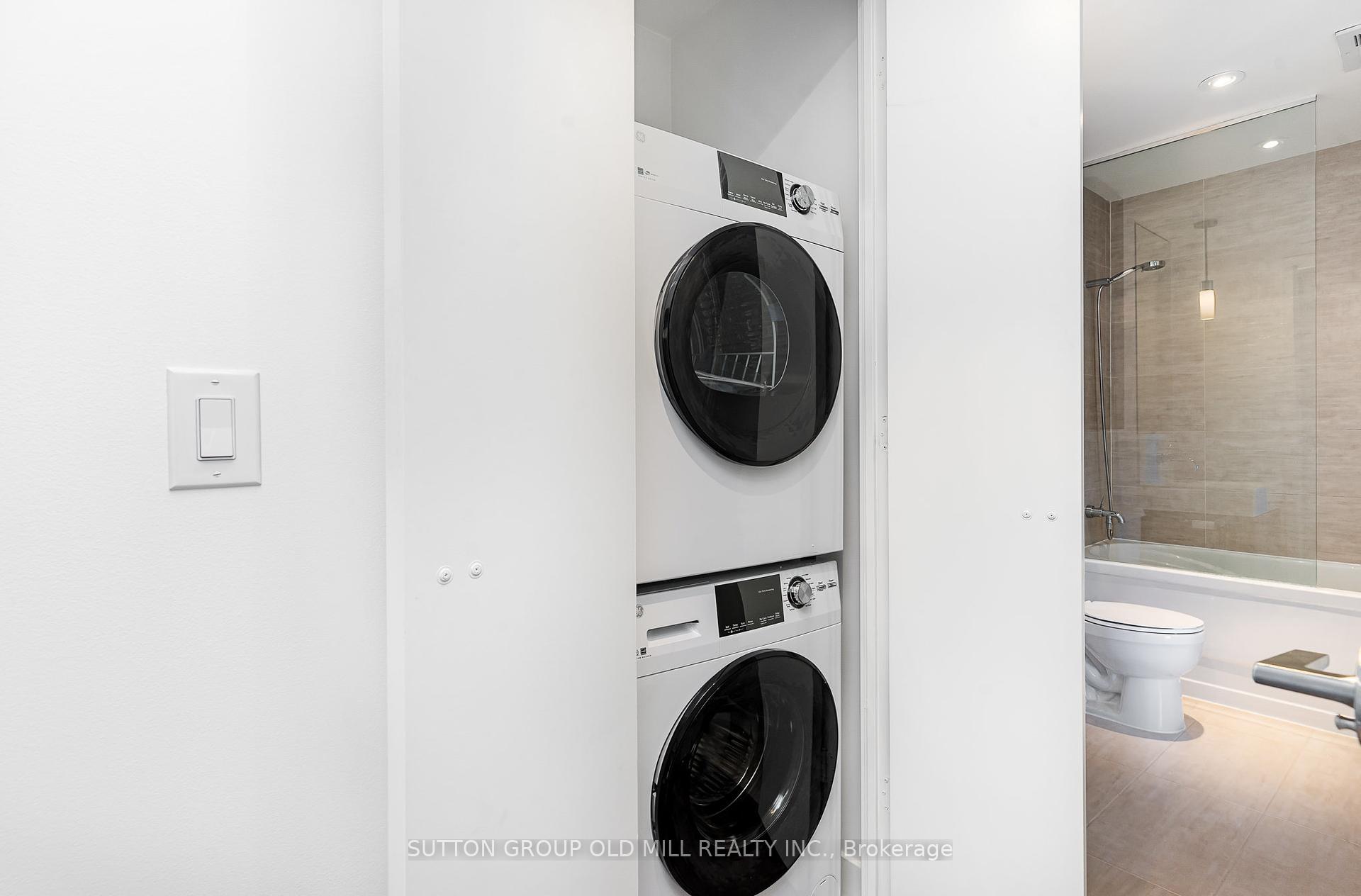 2 Bedrooms Condo at 110 Charles, Toronto For sale