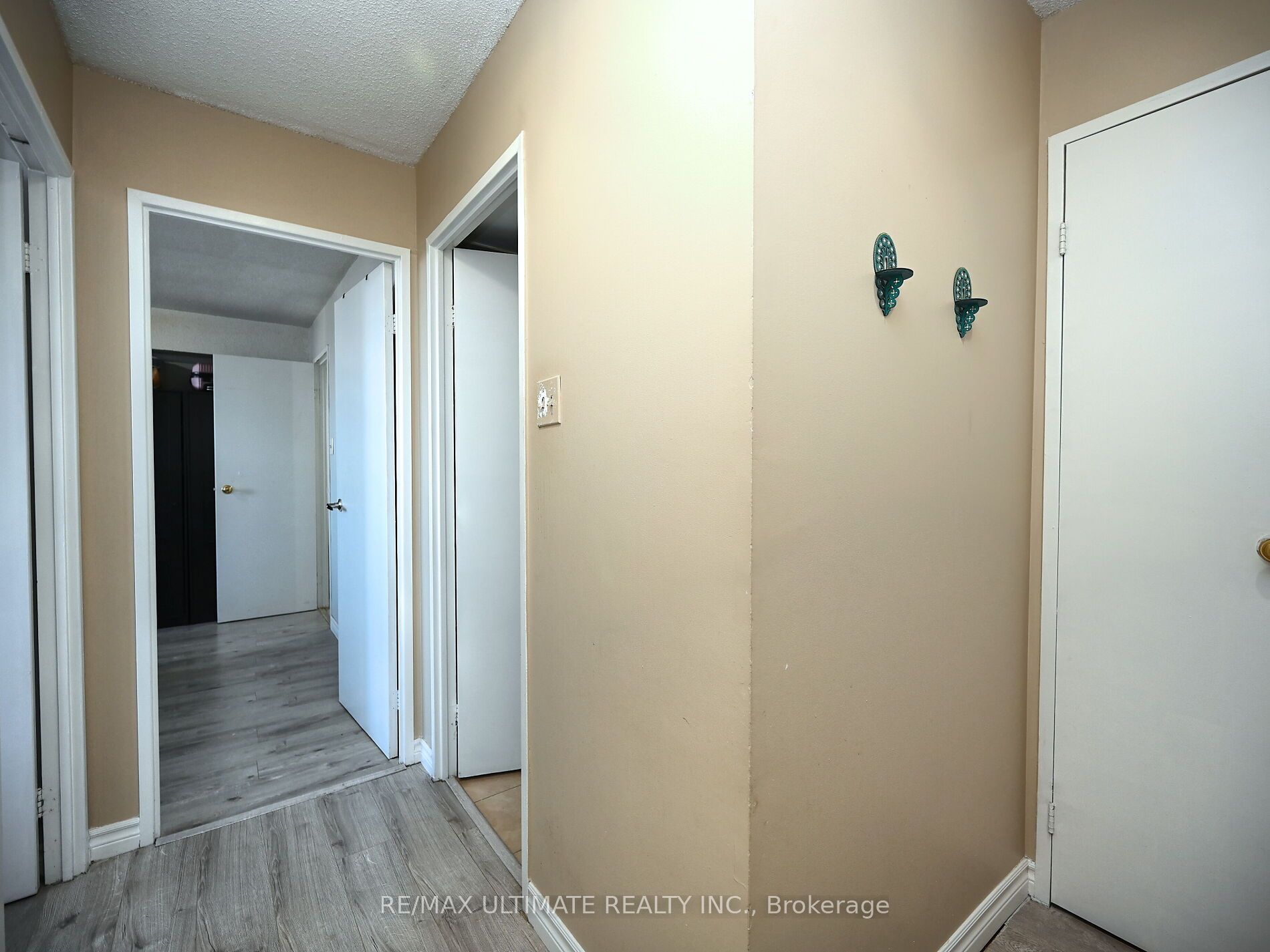 3700 Kaneff Crescent, #2101