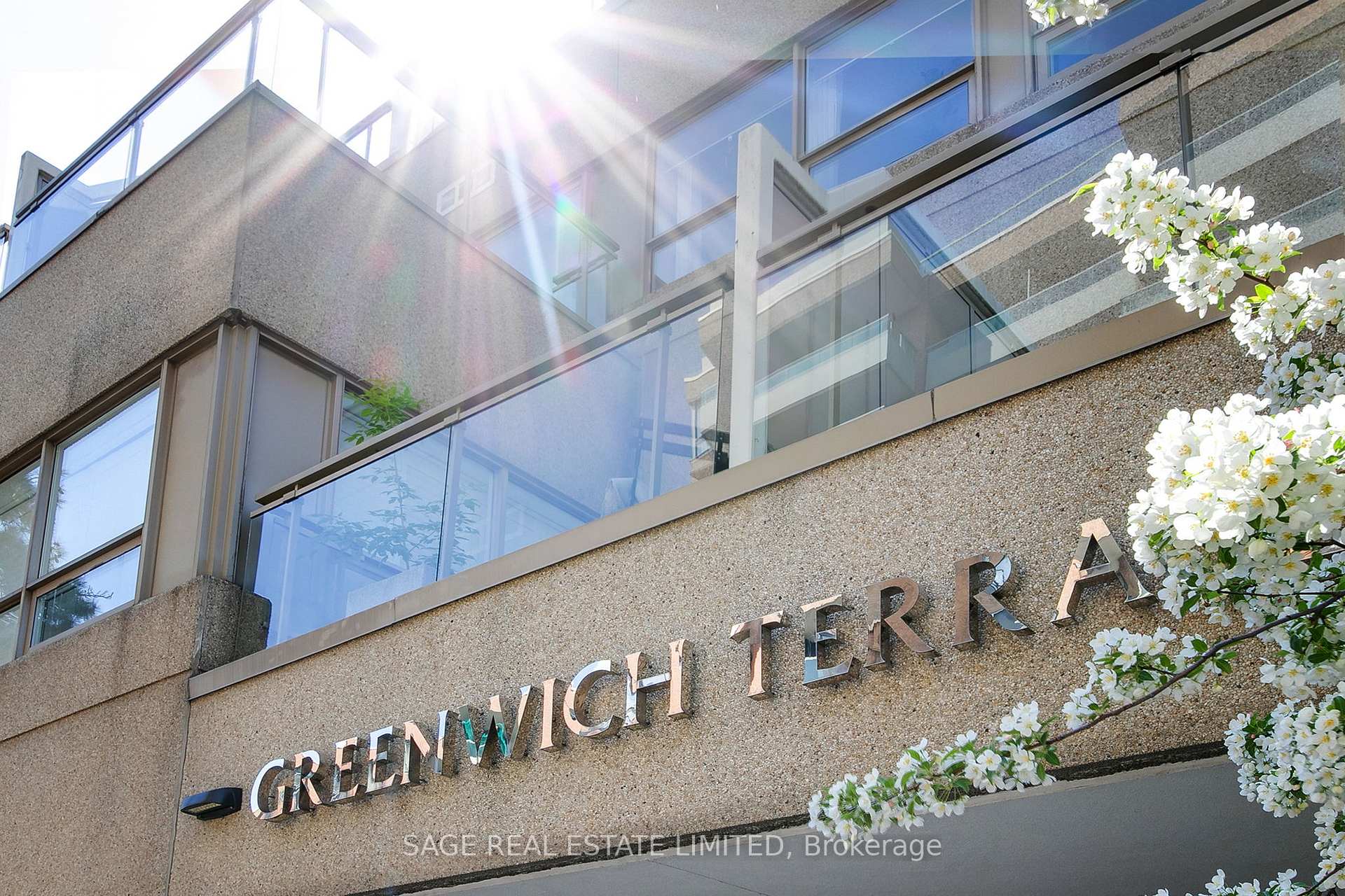 2 Bedrooms Condo at 111 Merton, Toronto For sale