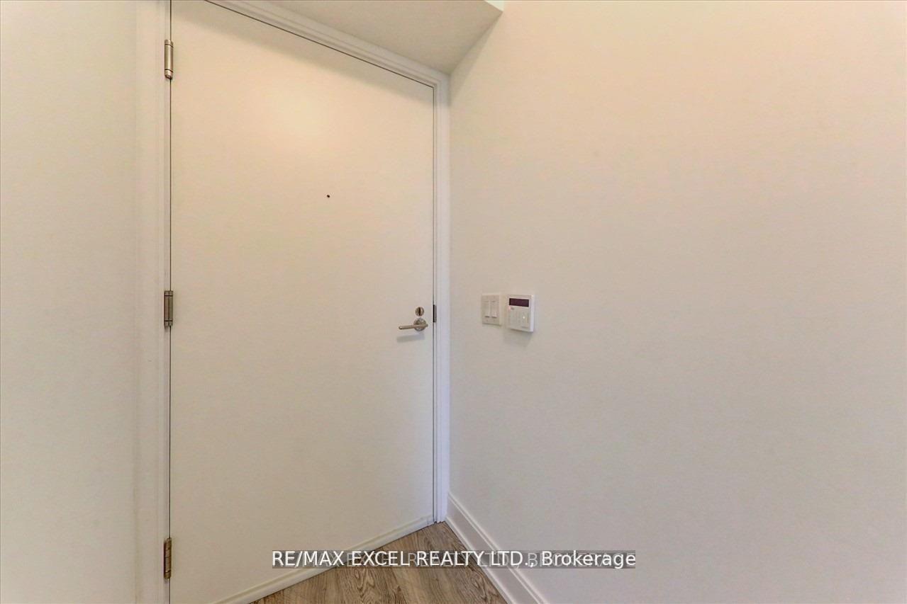 2 Bedrooms Condo at 70 Annie Craig, Toronto For sale