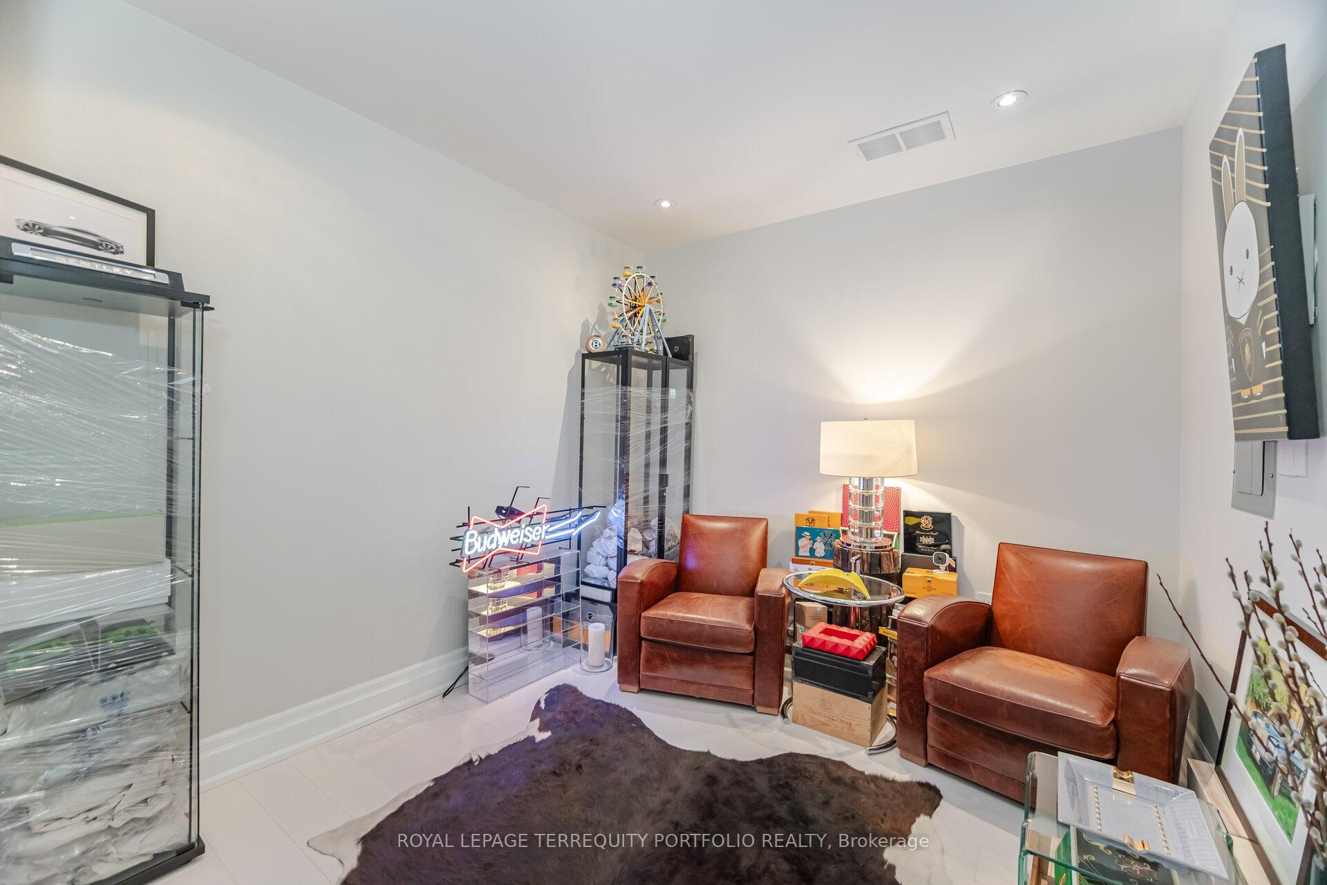 4 Bedrooms Condo at 51 York Mills,  Toronto For sale