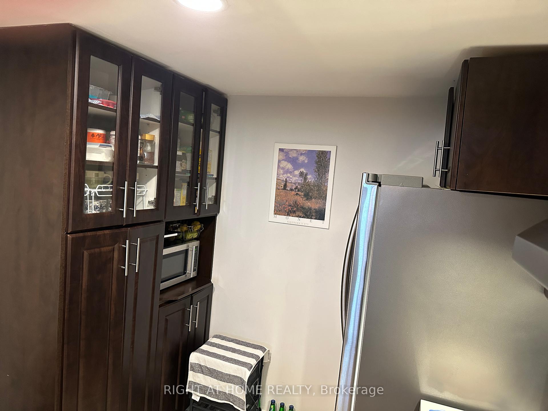 3 Bedrooms Condo at 300 Webb,  Mississauga For sale