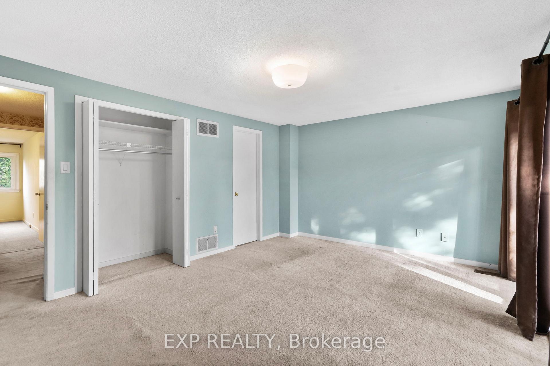 3 Bedrooms Condo at 108 Flaming Rose, Toronto For sale