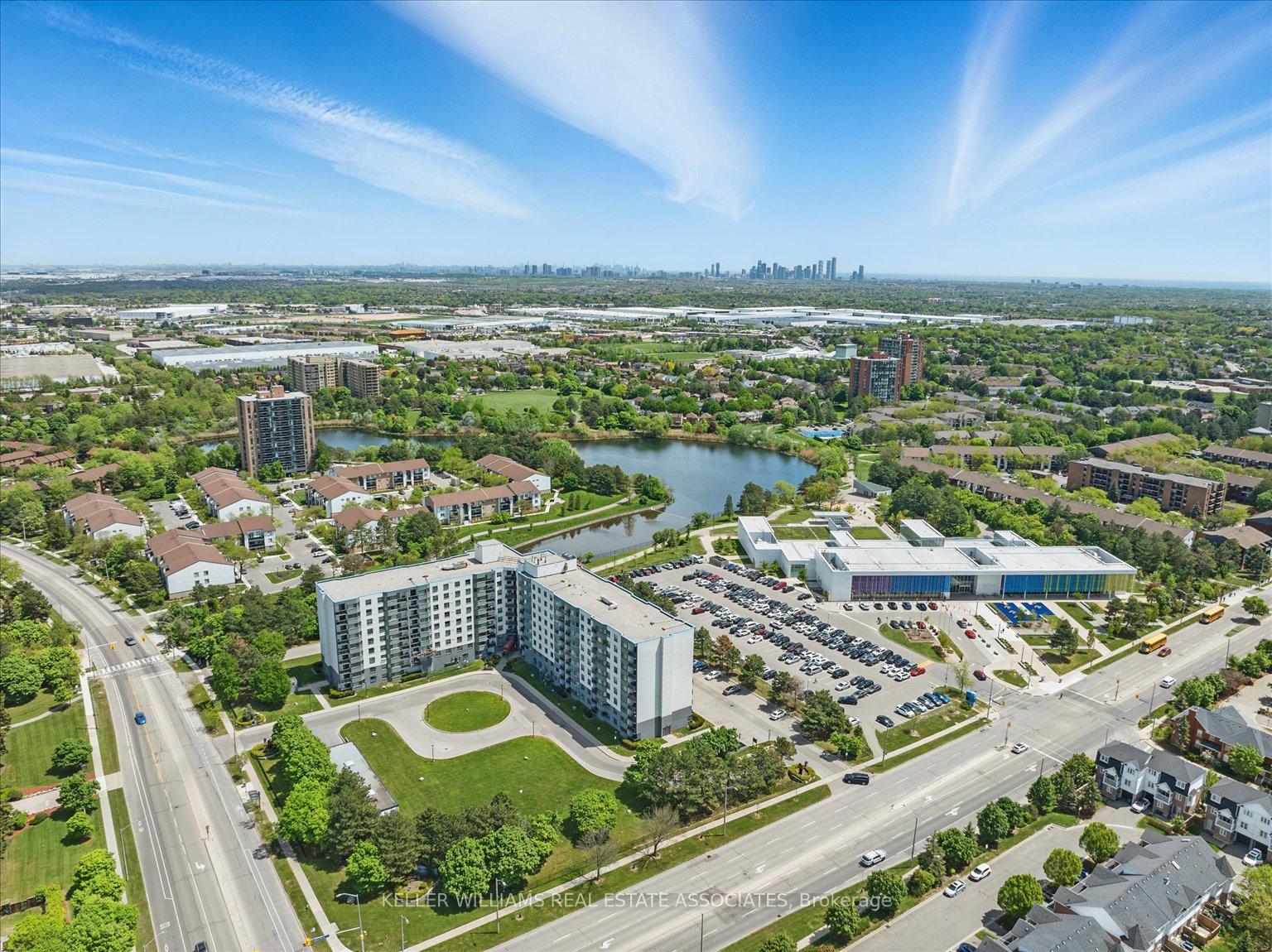3 Bedrooms Condo at 2701 Aquitaine, Mississauga For sale