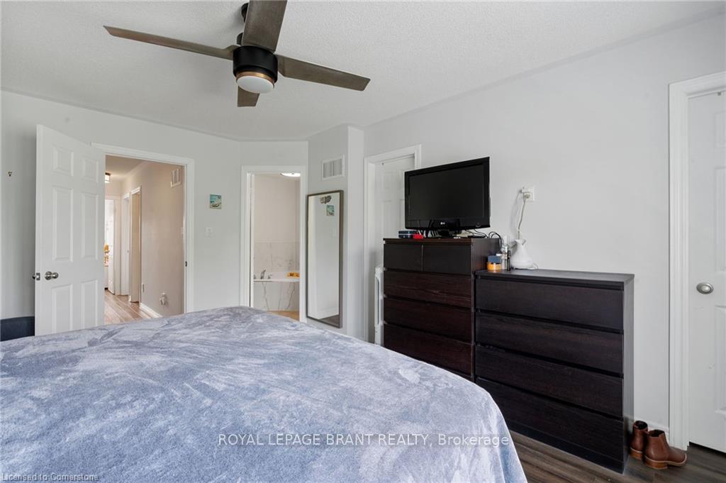 3 Bedrooms Condo at 6995 Glory, Mississauga For sale