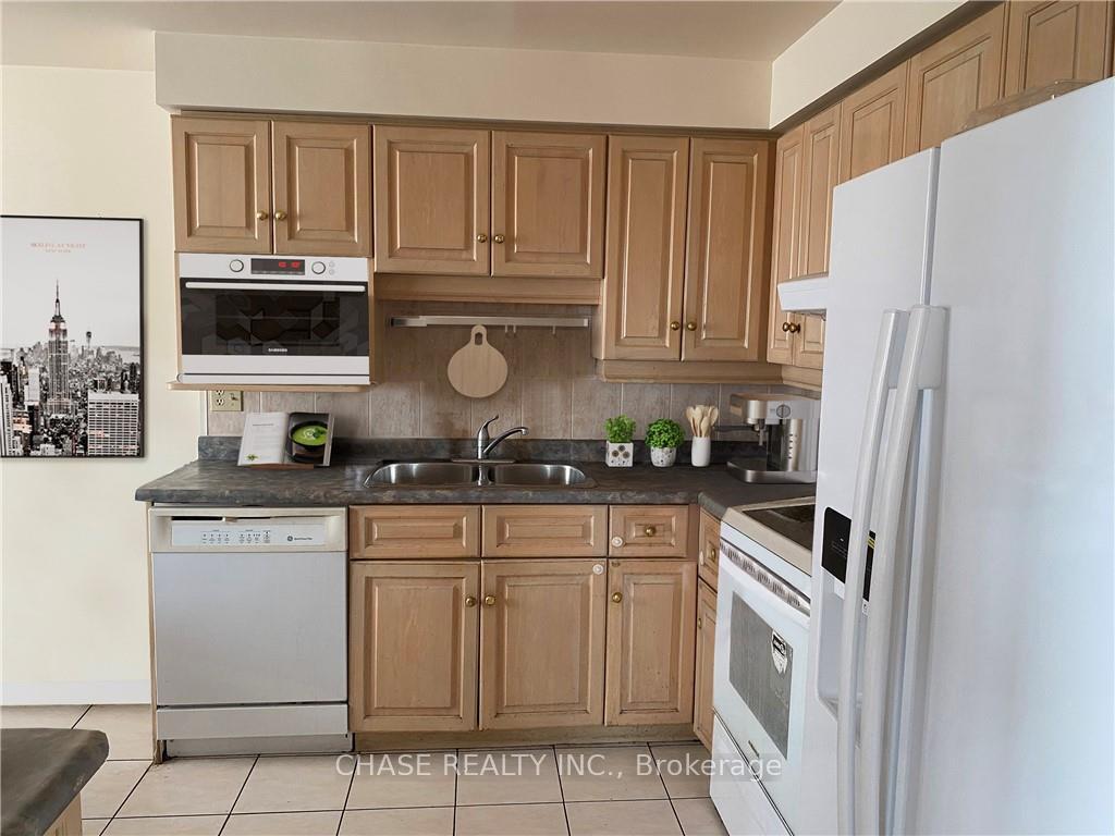 2 Bedrooms Condo at 67 Caroline,  Hamilton For sale