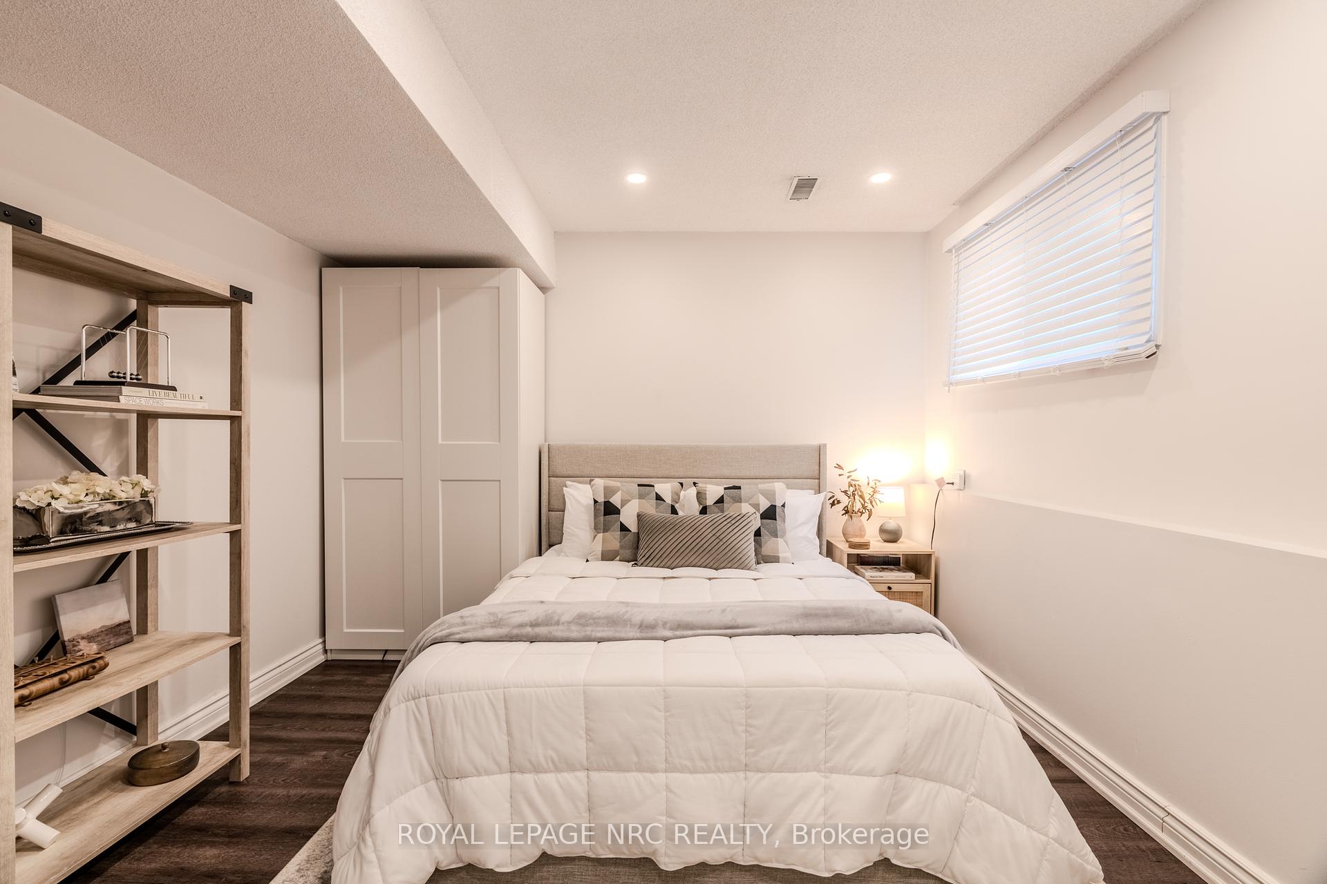 3 Bedrooms Condo at 29 Heritage, Hamilton For sale