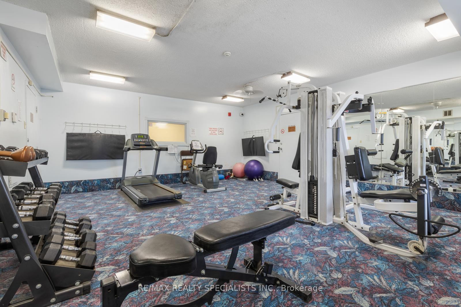 2 Bedrooms Condo at 2929 Aquitaine, Mississauga For sale