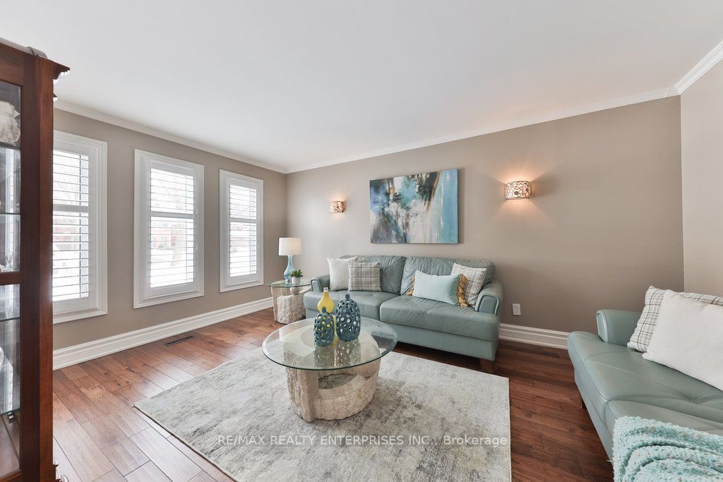 1076 Red Pine Crescent