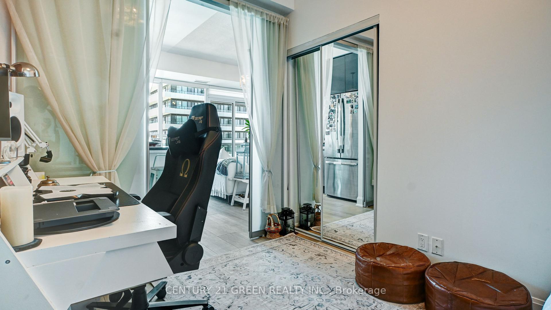 2 Bedrooms Condo at 33 Shore Breeze, Toronto For sale