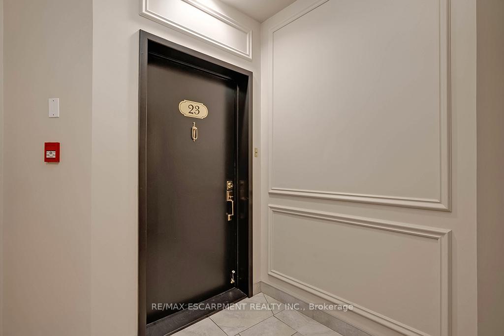 2 Bedrooms Condo at 2220 Lakeshore, Burlington For sale