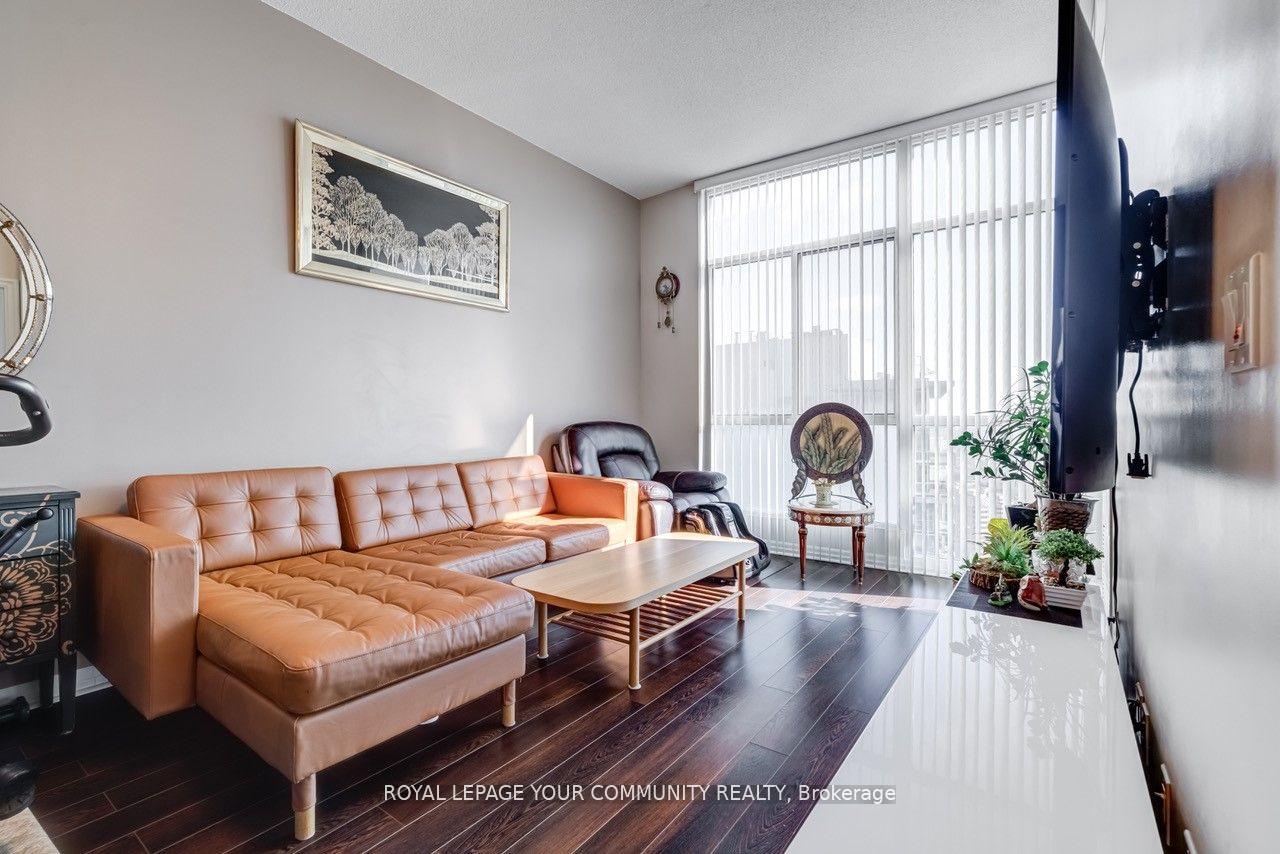 2 Bedrooms Condo at 225 Webb, Mississauga For sale