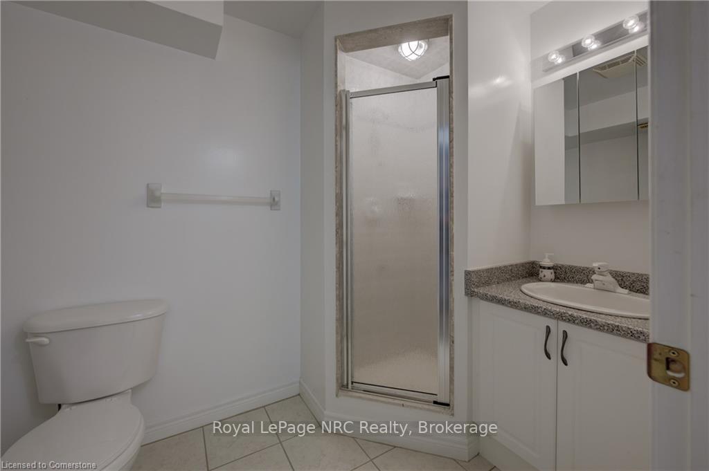 3 Bedrooms Condo at 120 Beddoe, Hamilton For sale